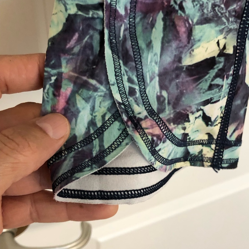 Lululemon Iridescent Multi Run Inspire Crop leggings floral size 4 running - Picture 13 of 13